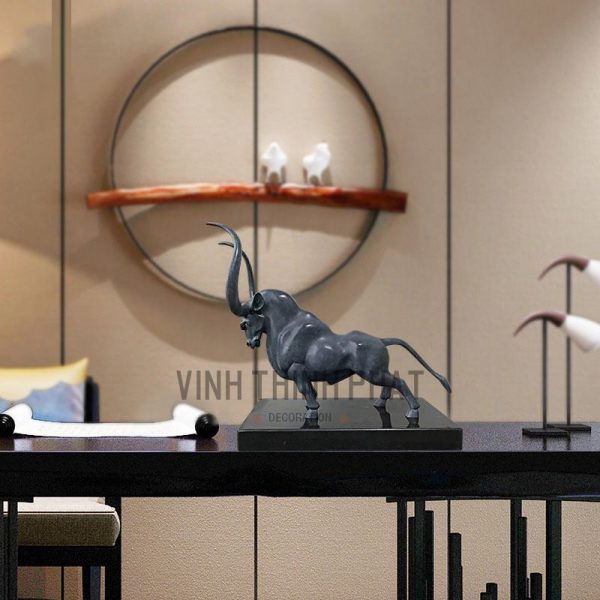 Tượng bò tót sừng dài trang trí - vinhthinhphatdecor.com