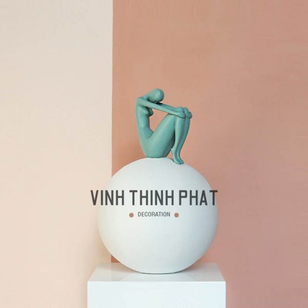 Tượng ôm bóng size lớn - vinhthinhphatdecor.com