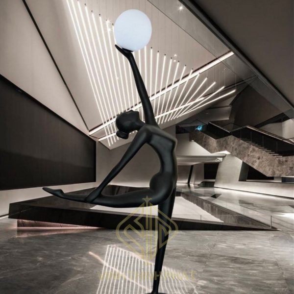 Tượng ballet ôm bóng - vinhthinhphatdecor.com
