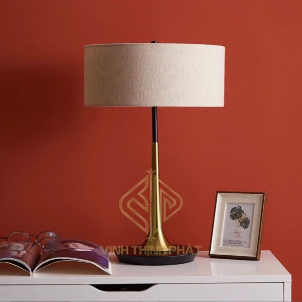 Đèn bàn trang trí 02 - vinhthinhphatdecor.com